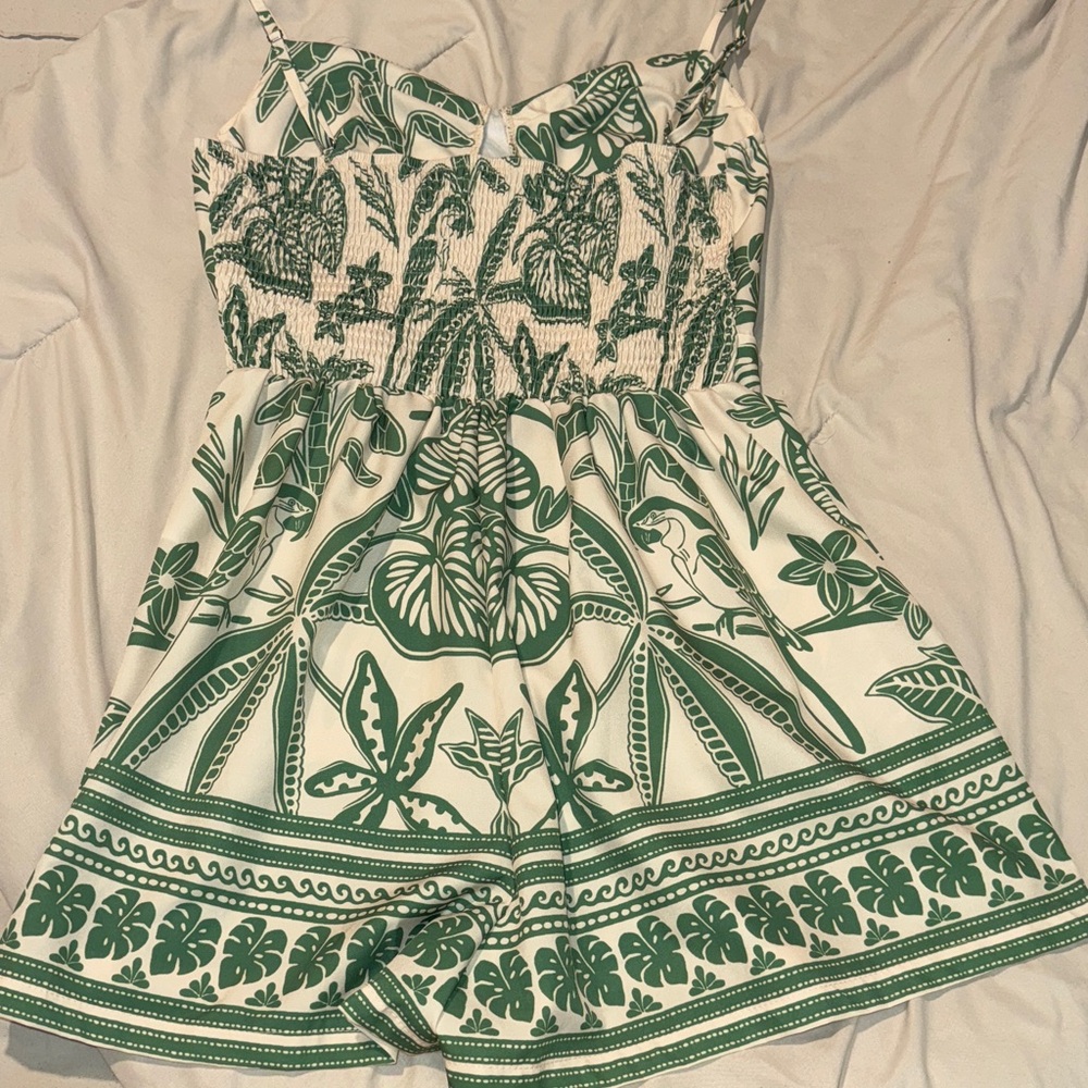 New Green and White Floral summer romper~ - Picture 5 of 7